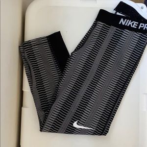 Nike pro capris